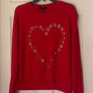 GROMMET HEART CREWNECK TOP